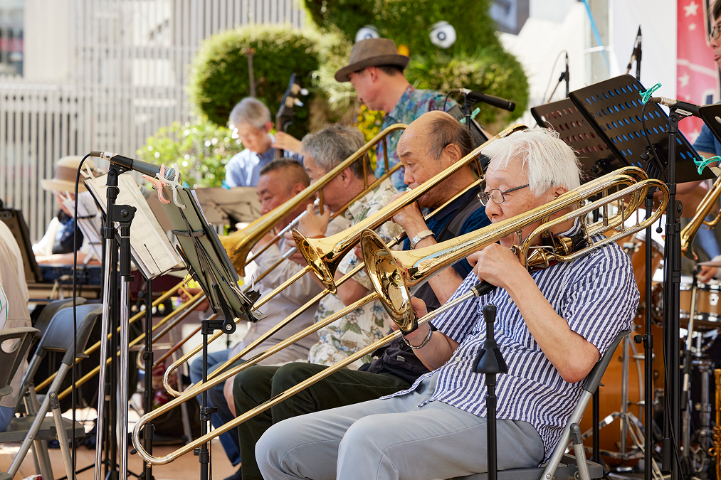 池袋西口駅前広場 (Swing Blow Jazz Orchestra)